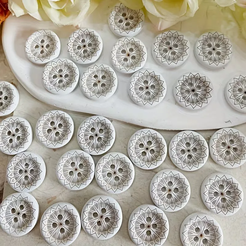 5 white wooden buttons (15mm)