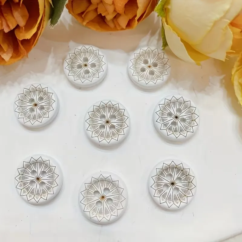 5 white wooden buttons (15mm)
