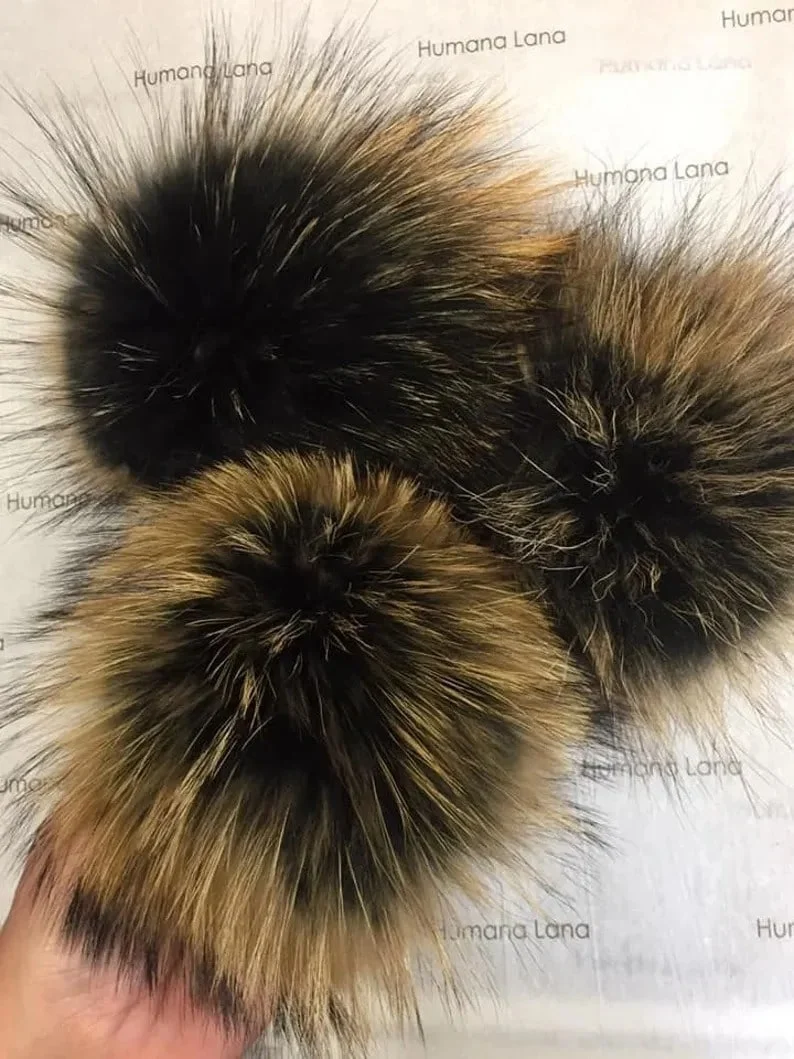 Black fur pompom with natural tips, 17-19cm