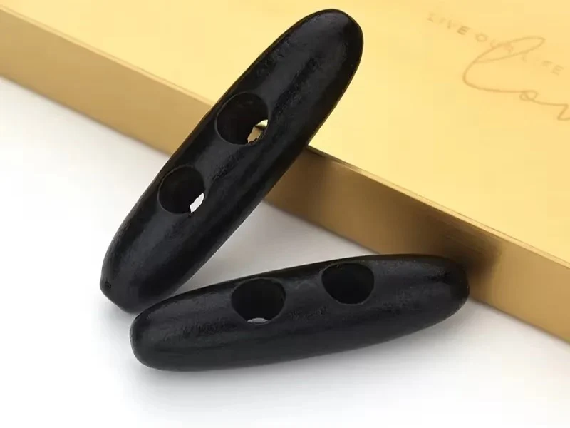 5 wooden buttons