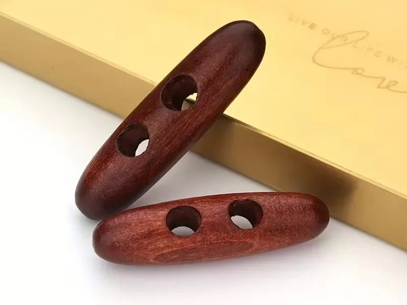 5 wooden buttons