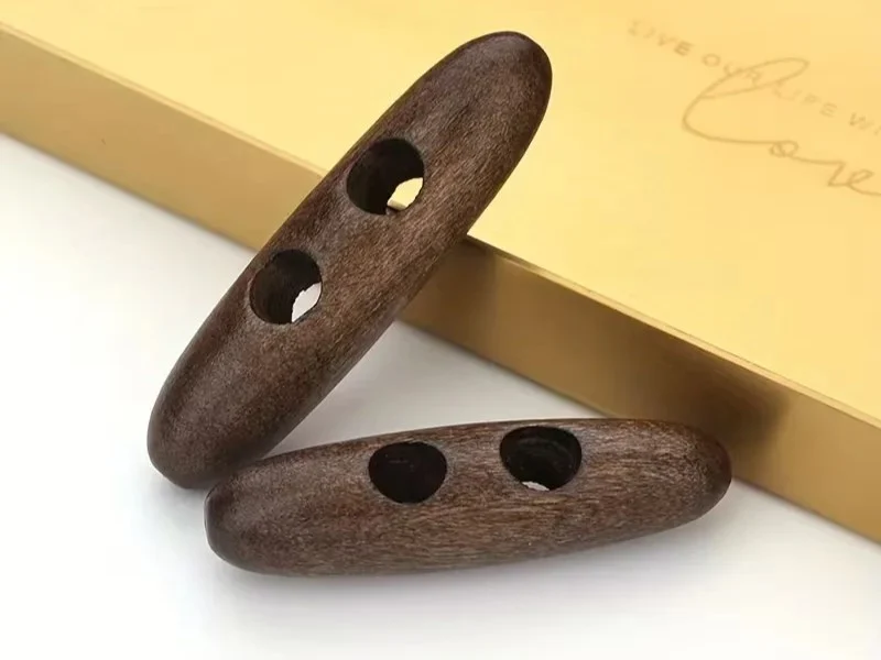 5 wooden buttons