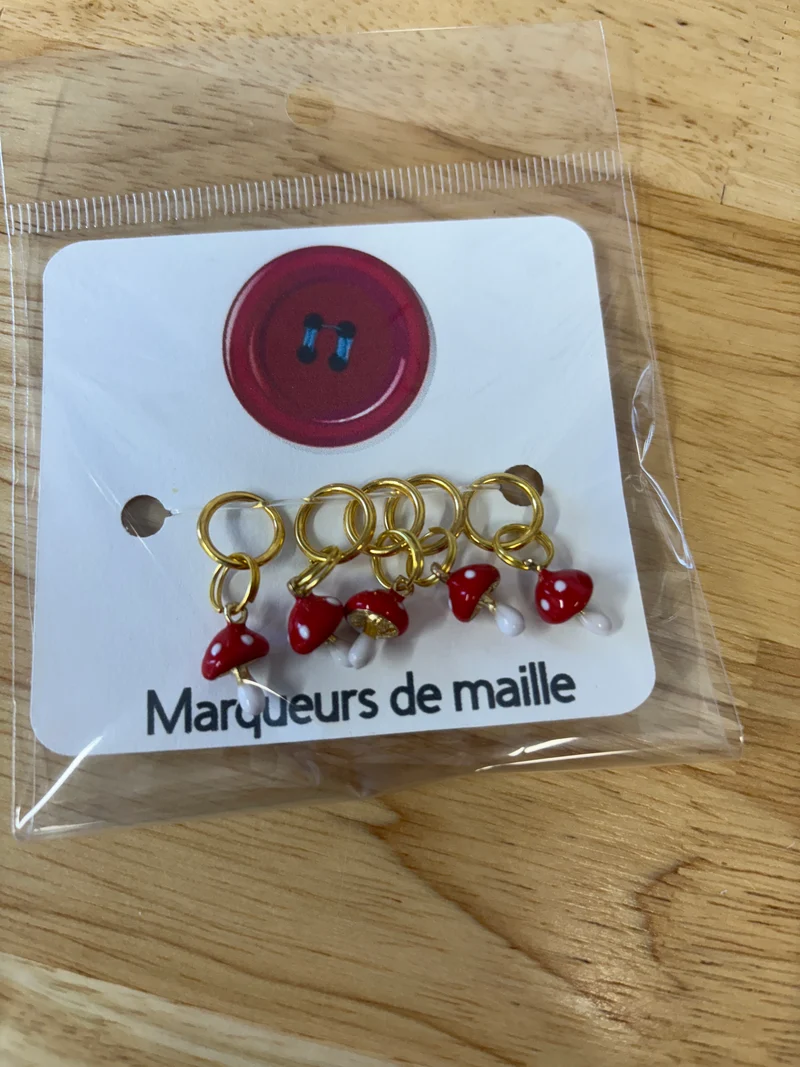 5 metal mushroom-shaped mesh markers