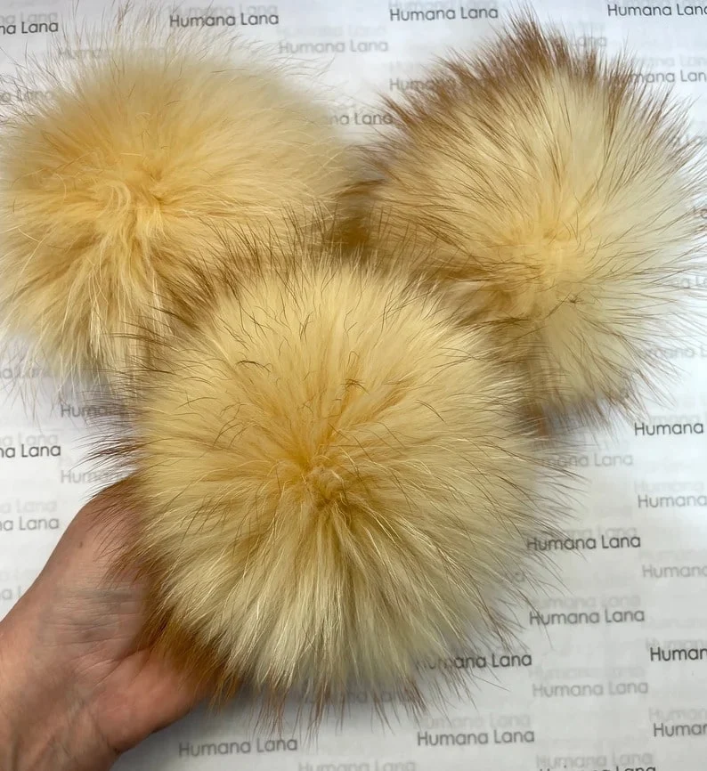 Honey fur pompom, 17-20 cm