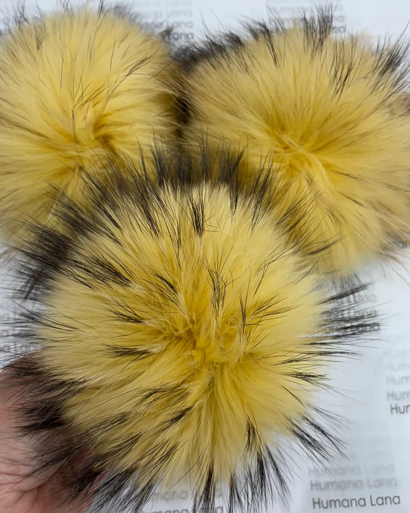 Honey fur pompom, 17-20 cm