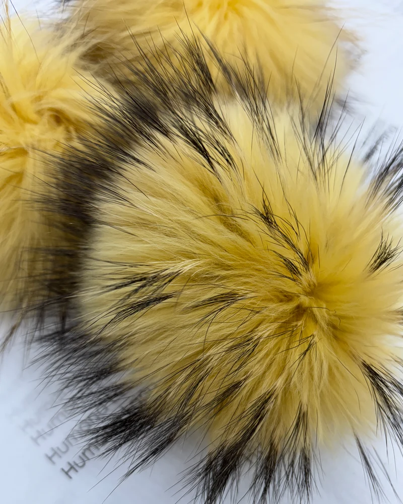 Honey fur pompom, 17-20 cm