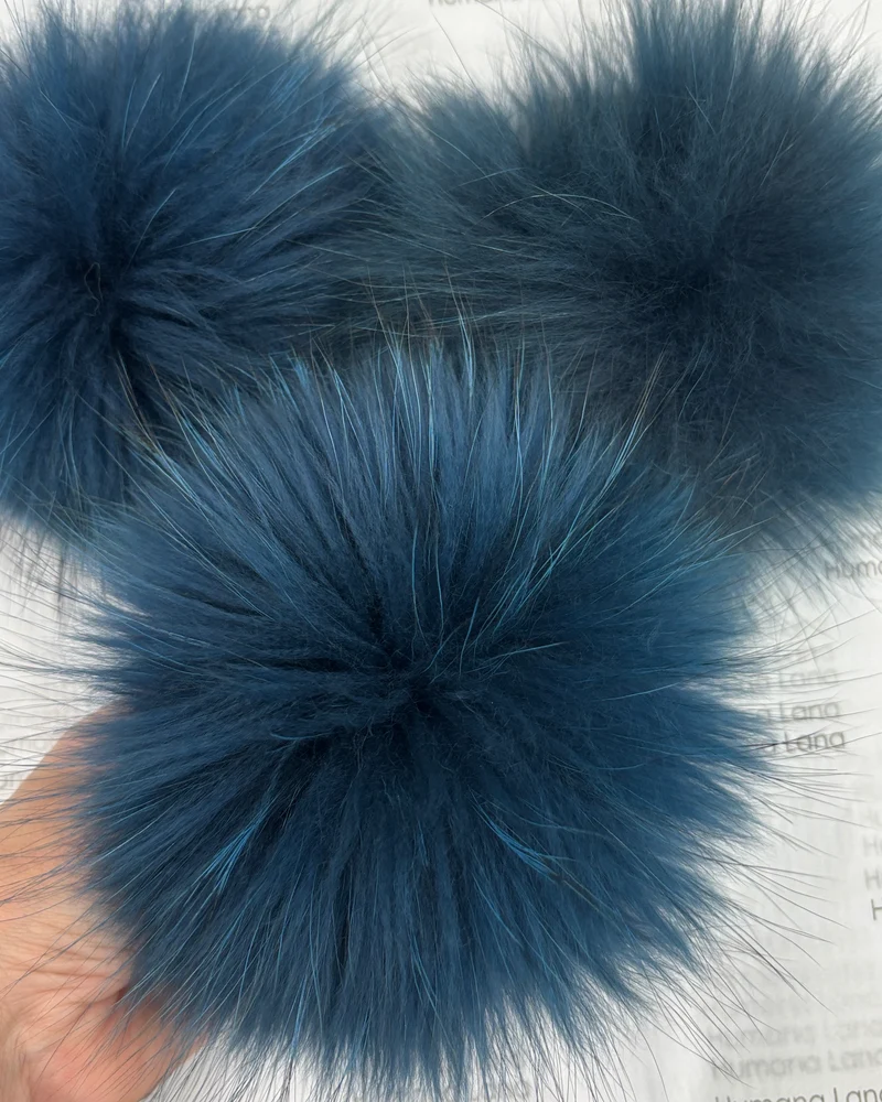 Teal fur pompom, 17-20cm