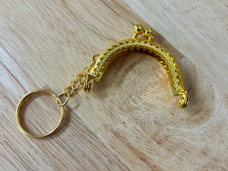 Coin purse holder measuring 3.6cm x 4.8cm
