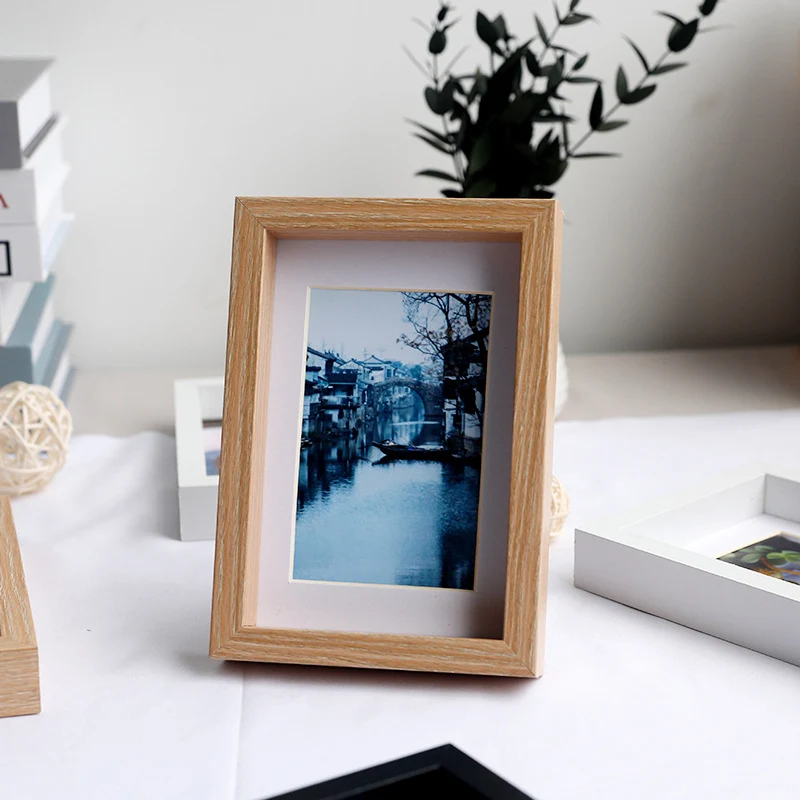 Eleganter Holzdisplayrahmen für die Wohnkultur