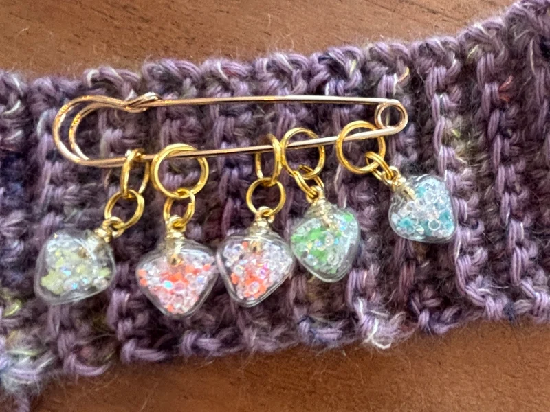 5 transparent hearts stitch markers