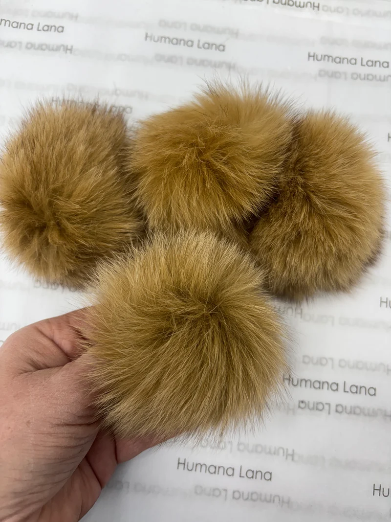 Mini fox pompom 9-10cm with elastic