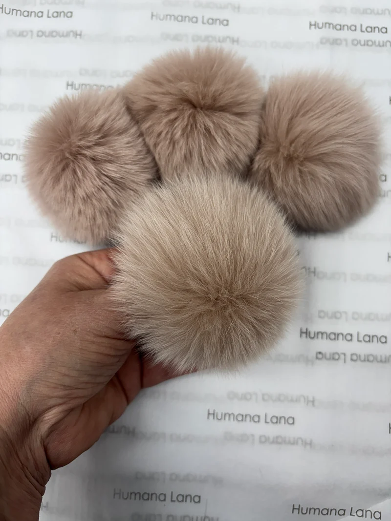 Mini fox pompom 9-10cm with elastic