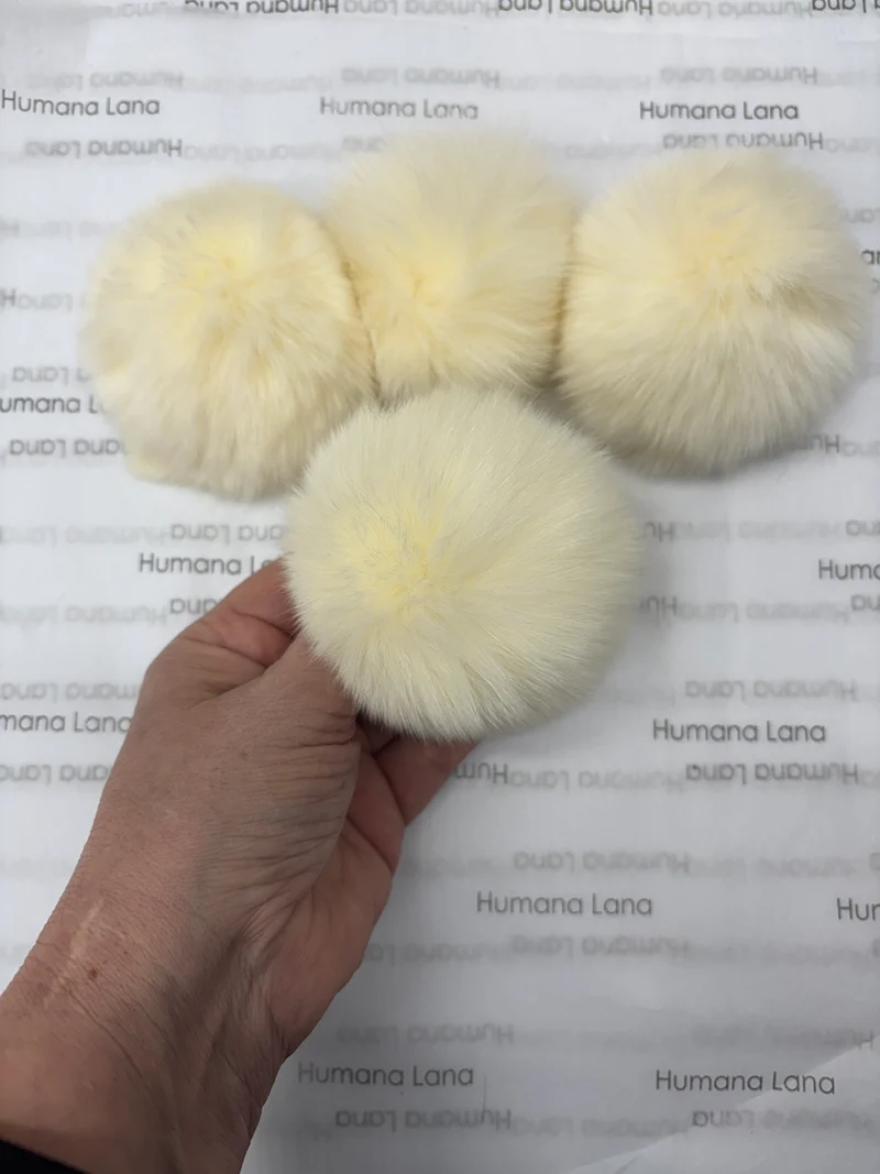 Mini fox pompom 9-10cm with elastic