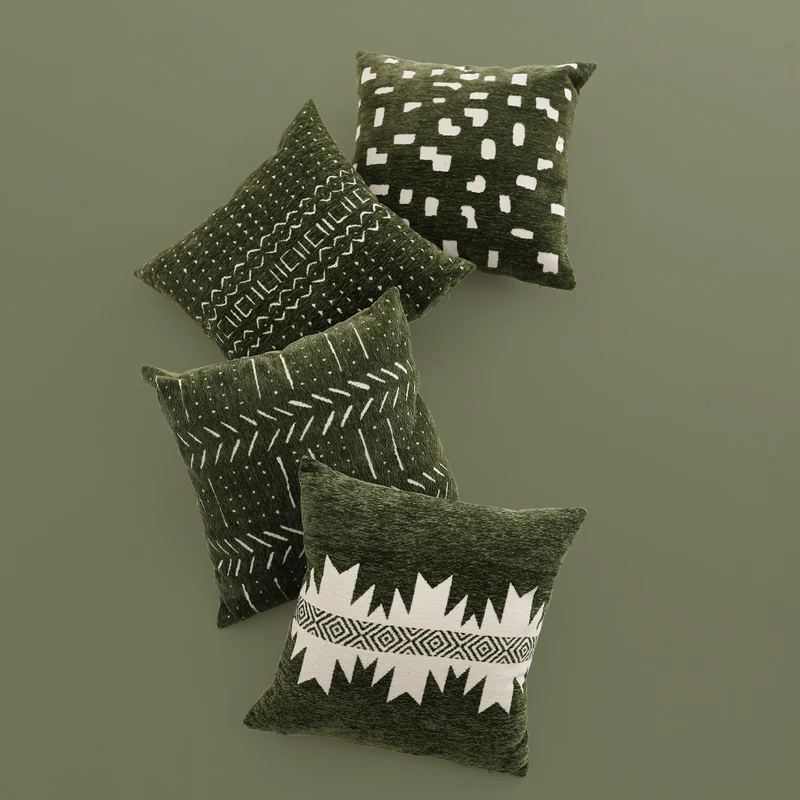 Dekorativer Kissenbezug mit gewebter Jacquard-Struktur und Ethno-Motiv