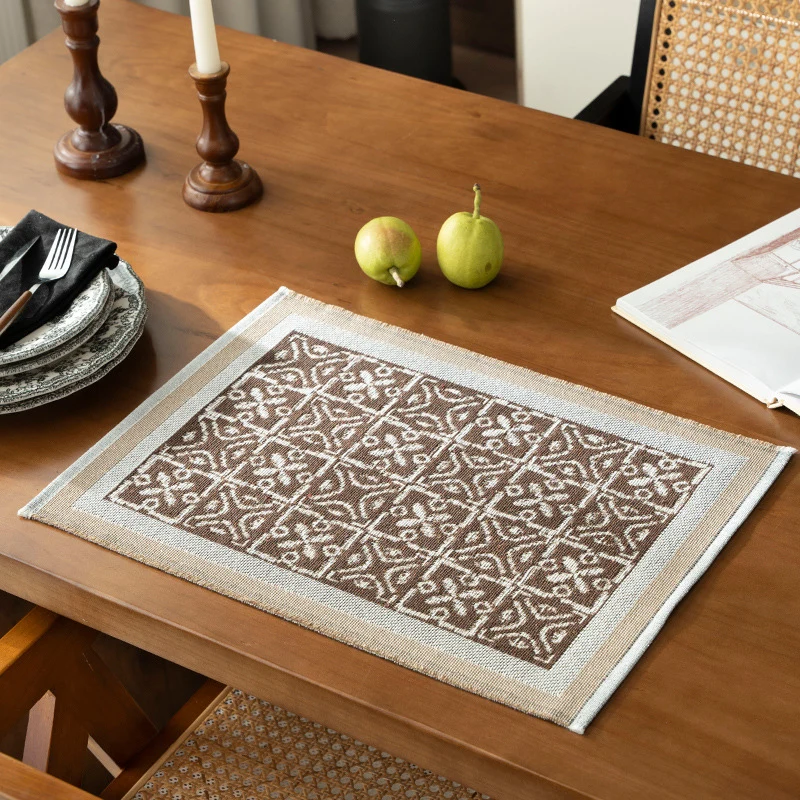 Wendbarer Jacquard-Schal mit ornamentaler Webstruktur