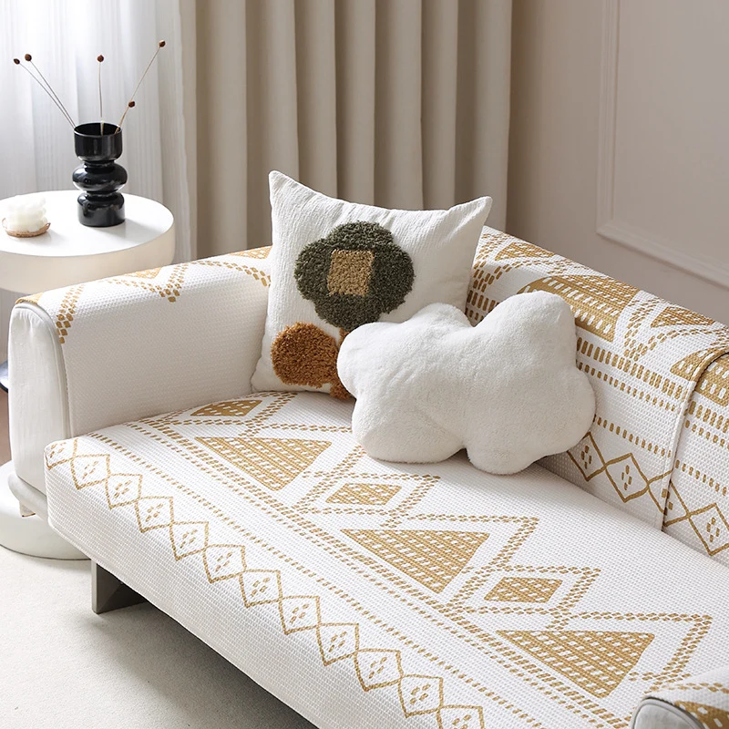 Stretch-Sofaschutzbezug mit gewebtem Ethno-Jacquard und Anti-Rutsch