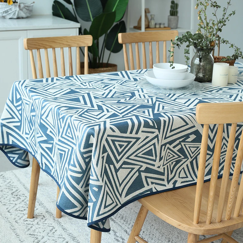 Gewebte Jacquard‑Tischdecke mit geometrischem Dreiecks‑Muster und pflegeleichter Baumwollmischung