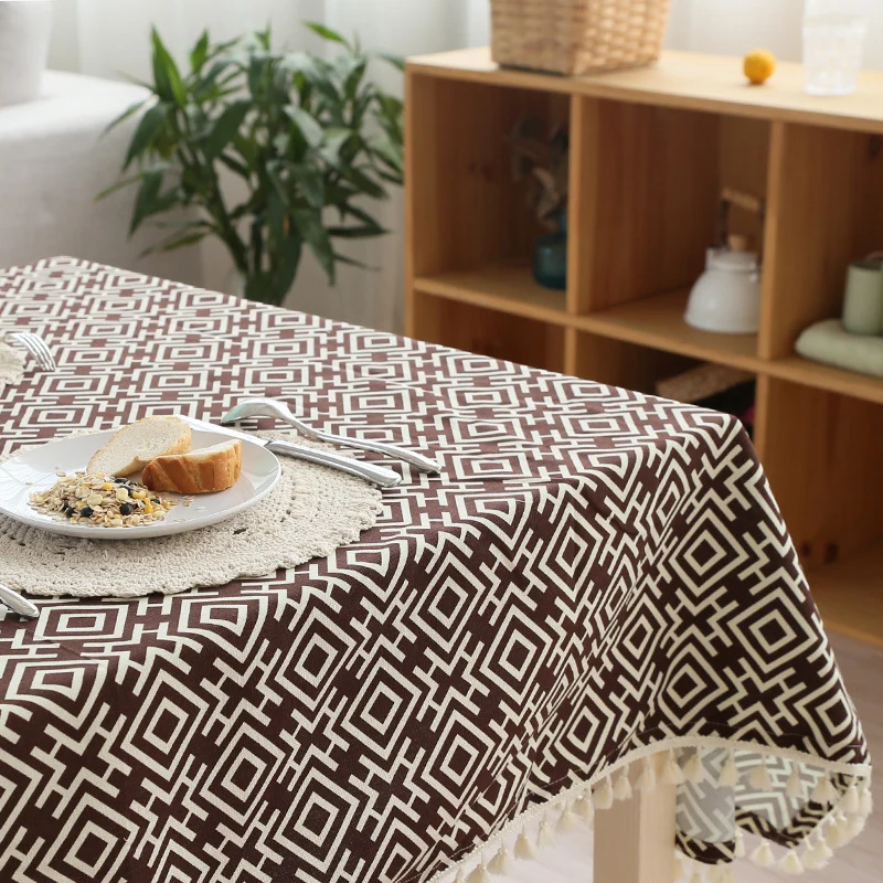 Gewebte Baumwoll-Tischdecke mit ethnischem Jacquardmuster und Quastenbordüre