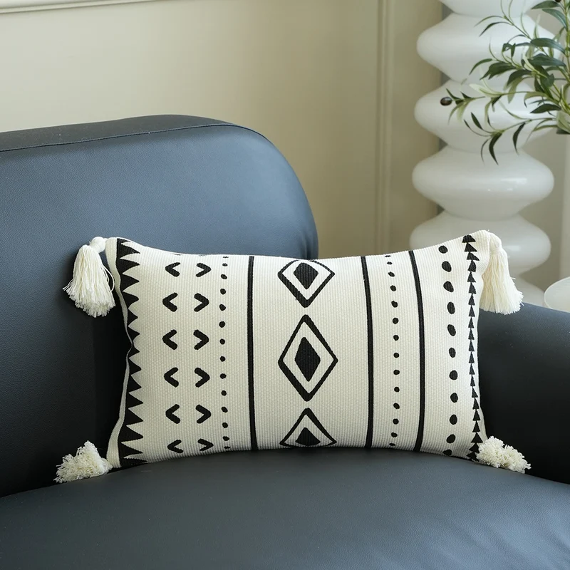 Rechteckiges gewebtes Lumbar-Dekokissen mit Tuft‑Diamanten und Quasten