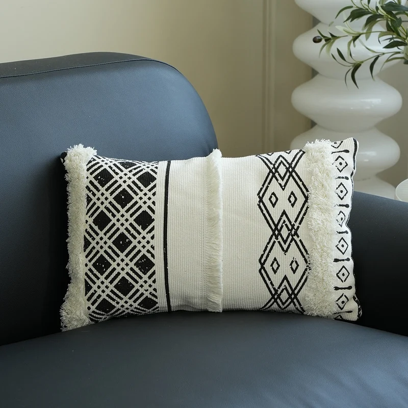 Rechteckiges gewebtes Lumbar-Dekokissen mit Tuft‑Diamanten und Quasten