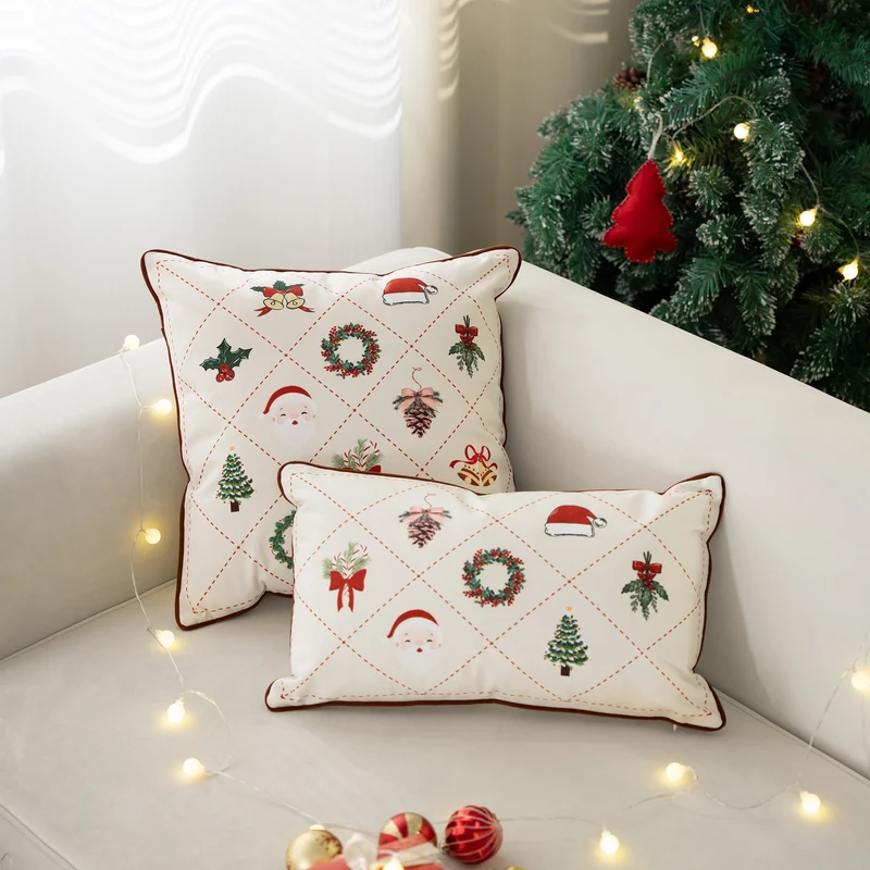 Rechteckiges Baumwoll-Dekokissen mit gestickten Weihnachtsmotiven und Paspel