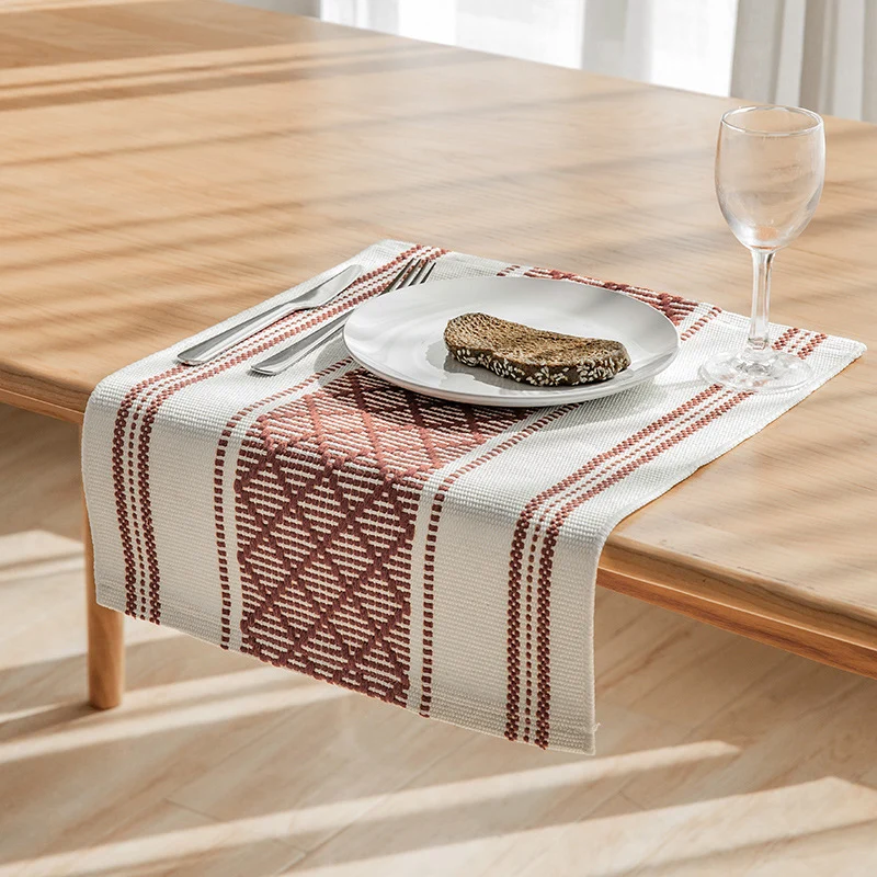Flachgewebtes Tischset mit gewebtem Diamant‑Jacquardmuster