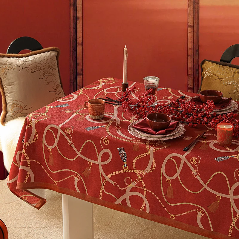 Rechteckige Tischdecke aus pflegeleichtem Polyester‑Mischgewebe mit dekorativem Quasten‑ und Bandmotiv und kontrastierter Saum
