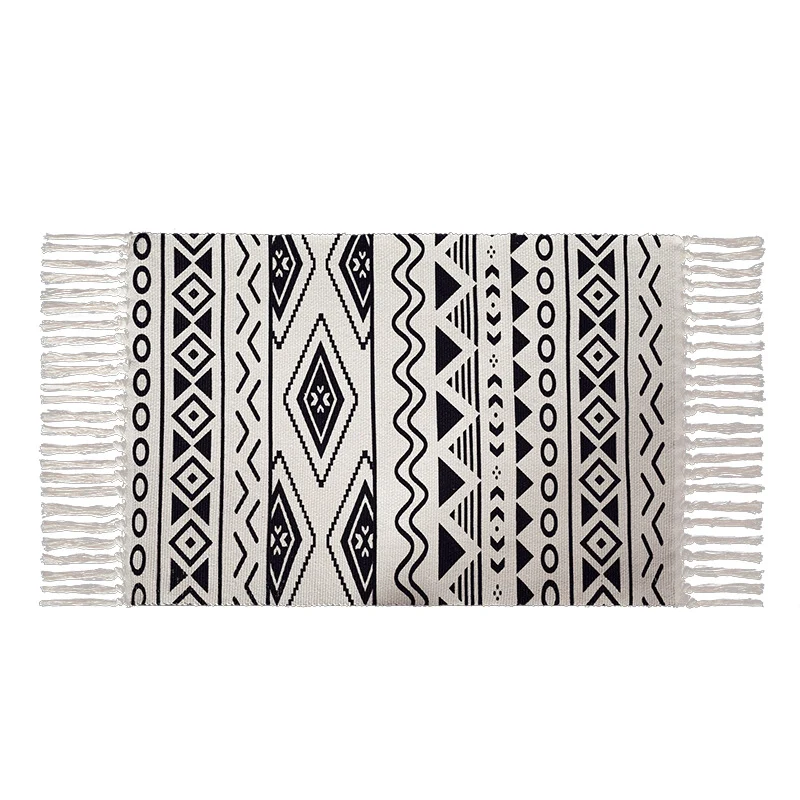 Flachgewebter Baumwollläufer im Boho‑Tribal‑Design mit geometrischen Diamantmotiven und handfransiger Kante