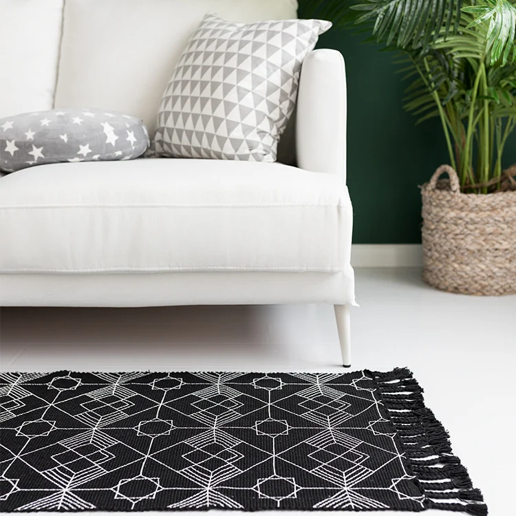Flachgewebter Baumwoll-Tischläufer im Art-Deco‑Geometrie‑Jacquard mit handfransiger Kante