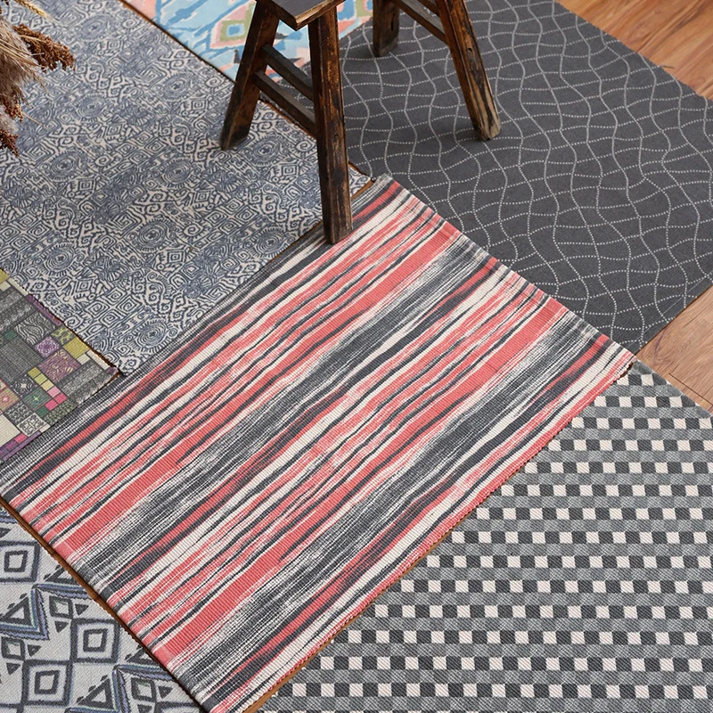Patchwork-Läufer aus flachgewebter Baumwollmischung mit grafischen Streifen- und Karo‑Feldern