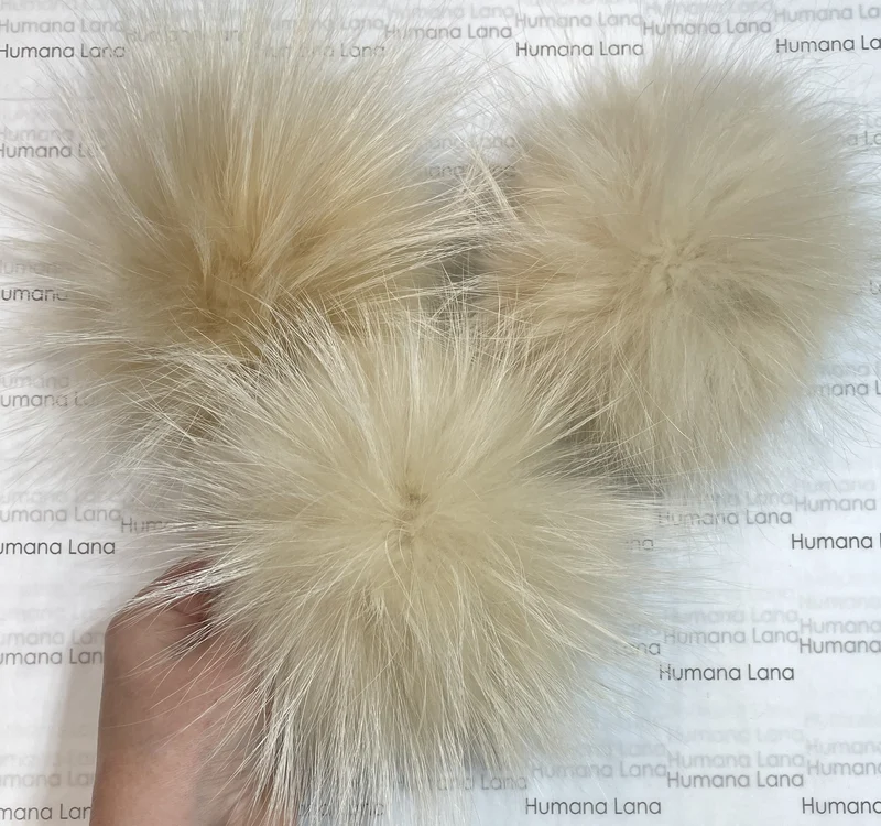 White sand fur pom-poms, 17-20cm