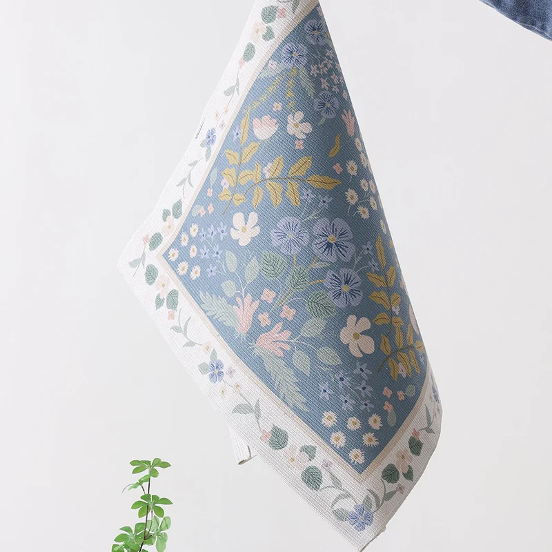 Flachgewebter Baumwollläufer mit feinem floralen Medaillon‑Dekor und dekorativer Bordüre
