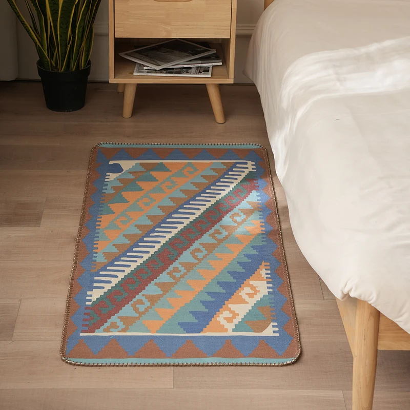 Flacher Kelim-Teppichläufer mit geometrischem Ethno‑Muster