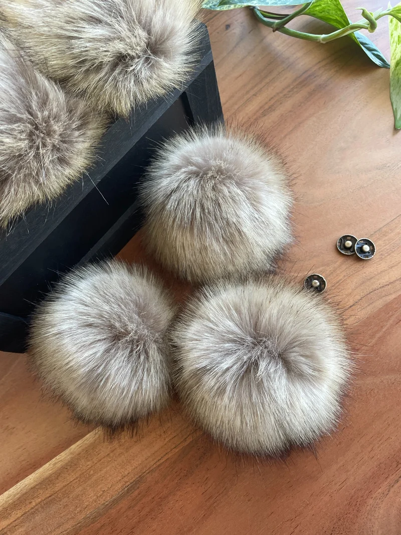 Faux rabbit fur pompom 12cm (1009)