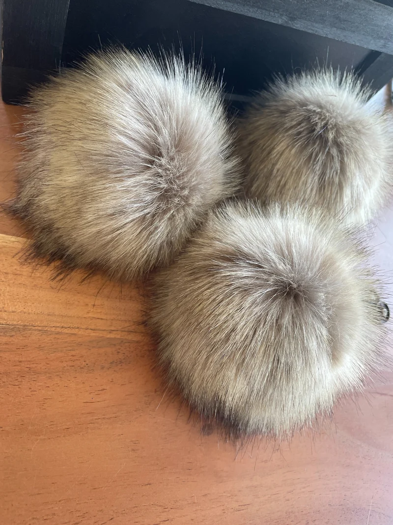 Faux rabbit fur pompom 12cm (1009)
