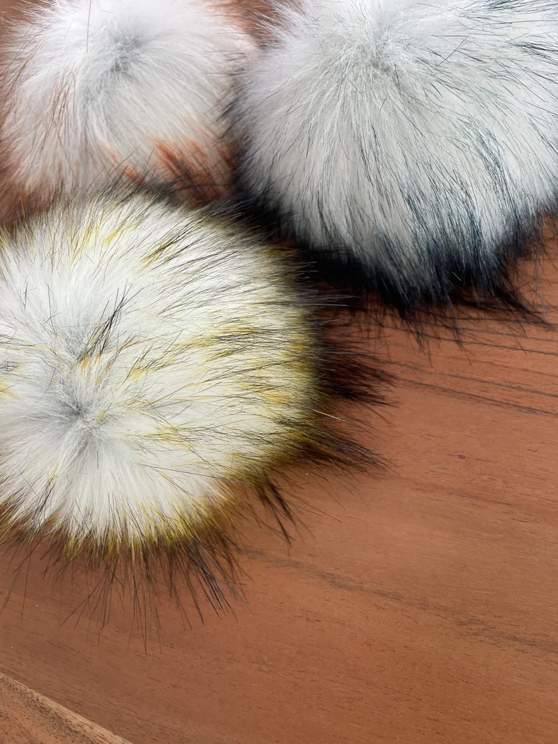 Faux fur pompom 15-16cm (1005)