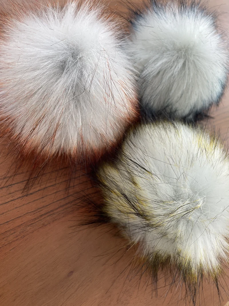 Faux fur pompom 15-16cm (1005)