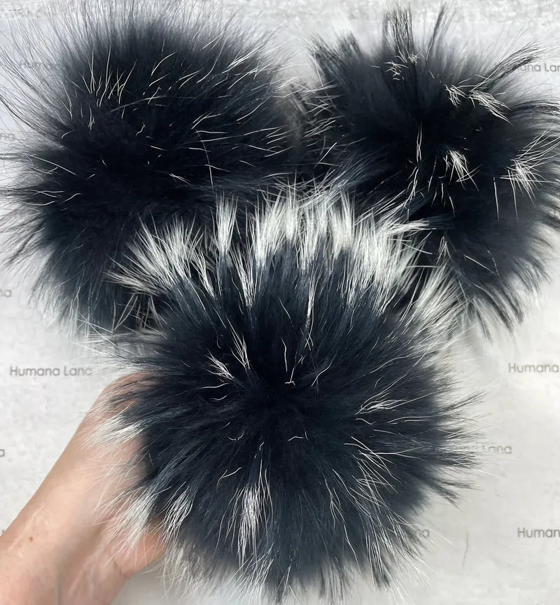 Black fur pompom with white tips, 17 to 20cm