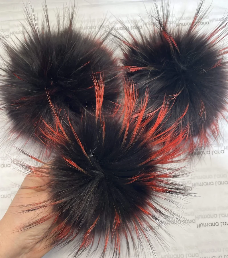 Black fur pompom with raspberry tips