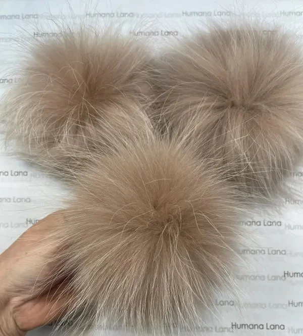 Taupe fur pompom, 17-20 cm