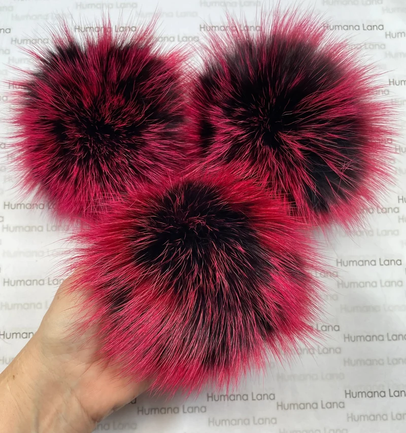 Black and raspberry fur pompom (This product will no longer be available once stocks are depleted.) 17 to 20 cm