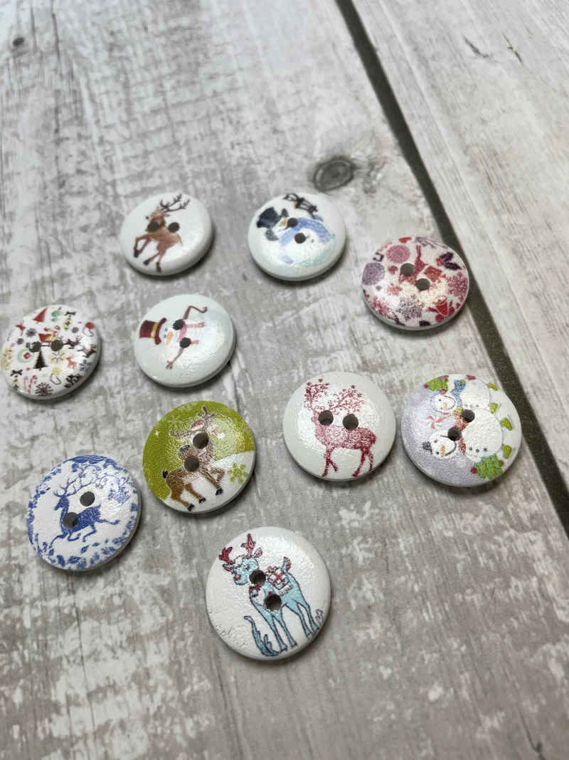 5 wooden Christmas buttons with 2 holes (20mm)