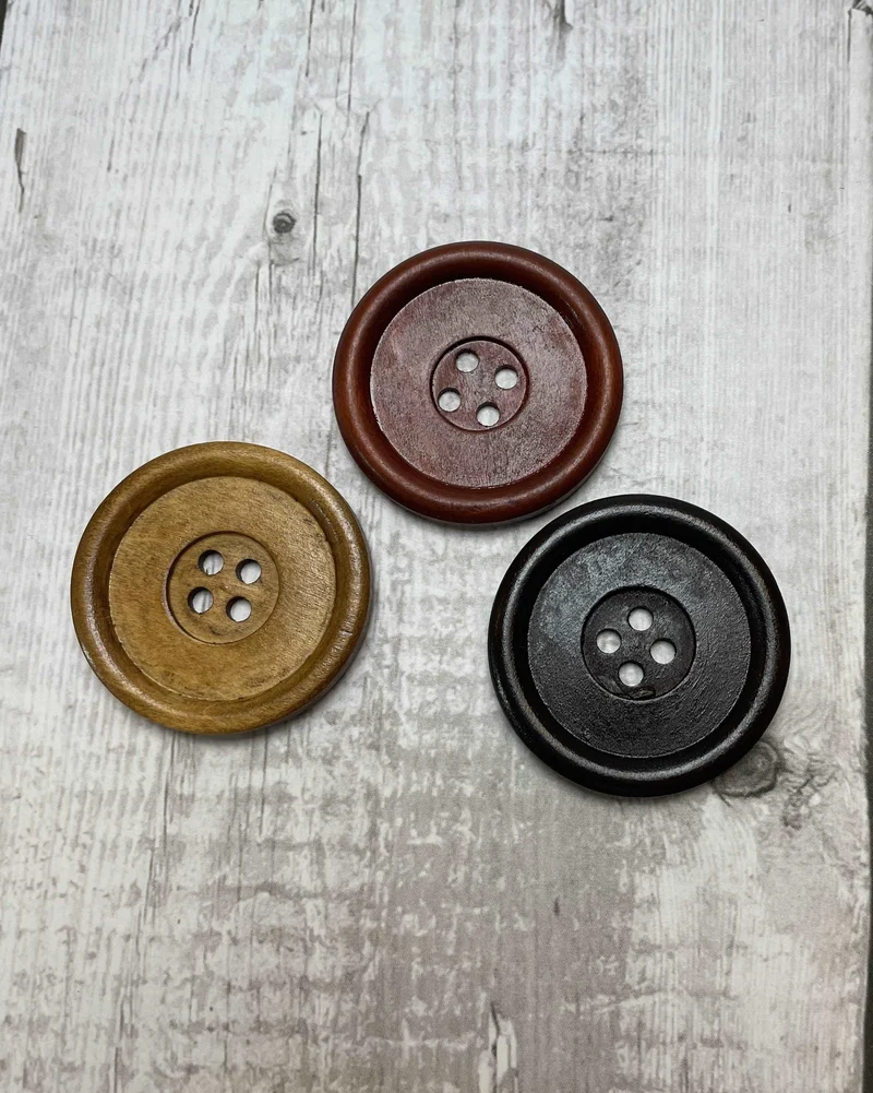 40mm wooden button (sold in pack of 3)