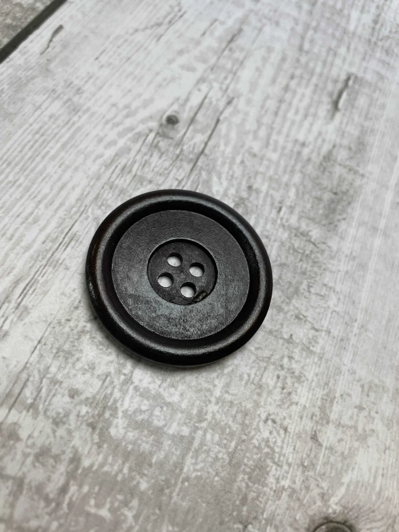 40mm wooden button (sold in pack of 3)
