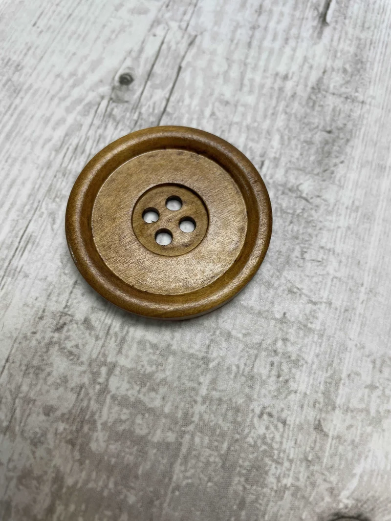 40mm wooden button (sold in pack of 3)