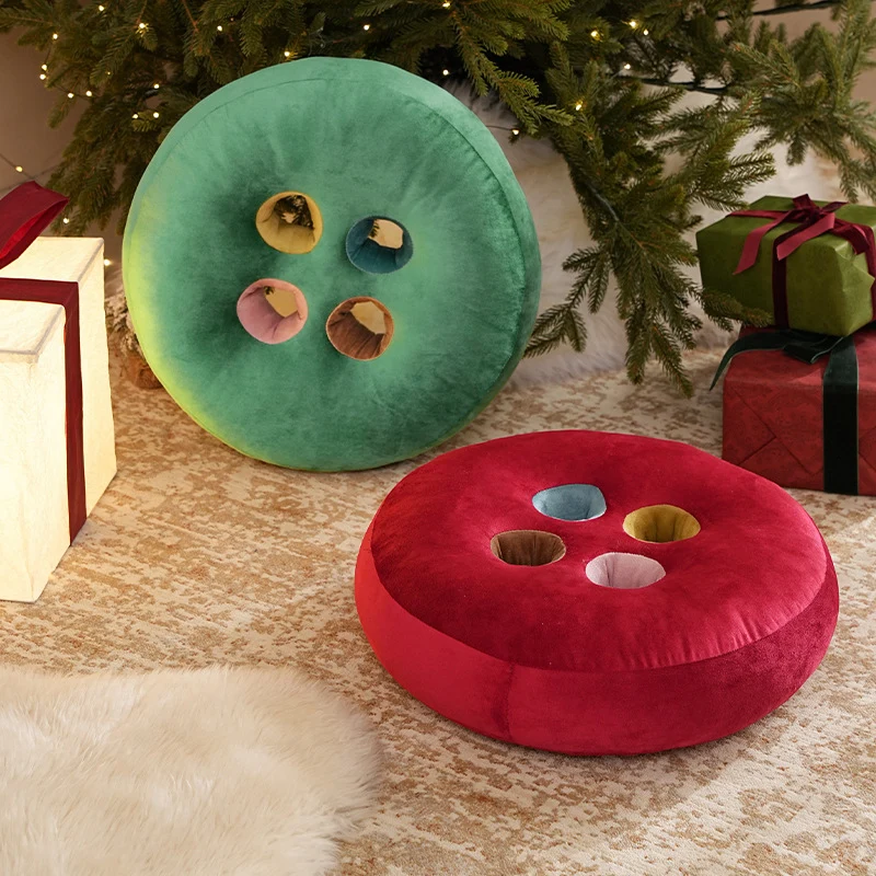Runder Bodensitzpouf im Knopf‑Design mit Samtbezug, farbigen Ösen und formstabilem Schaumkern