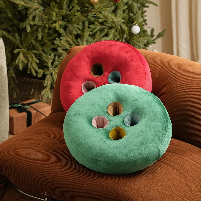 Runder Bodensitzpouf im Knopf‑Design mit Samtbezug, farbigen Ösen und formstabilem Schaumkern
