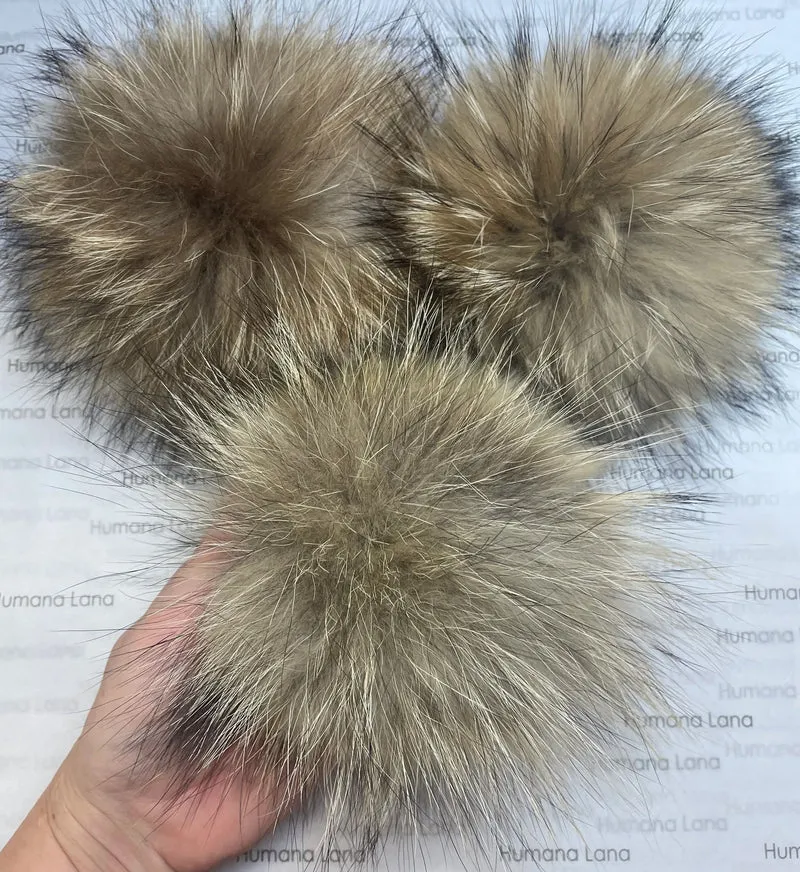 Light natural fur pompom 17-20cm