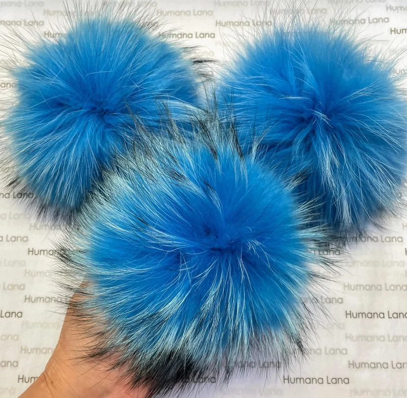 Ice blue fur pom-poms, 17-20 cm