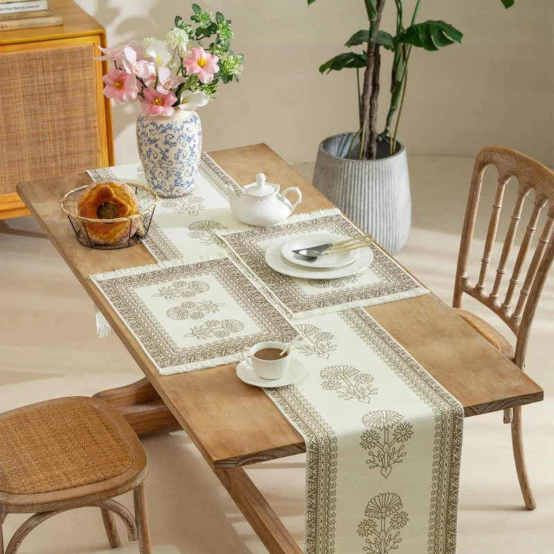 Gewebter Läufer mit vintage‑orientalischem Blumenmuster und Fransen